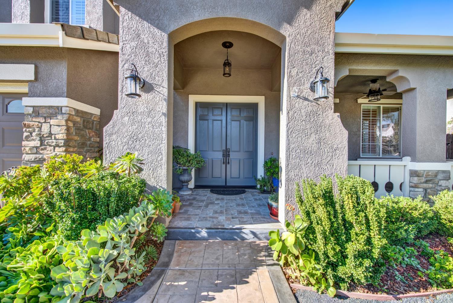 Detail Gallery Image 9 of 75 For 507 Topeka Ln, Vacaville,  CA 95687 - 5 Beds | 4 Baths