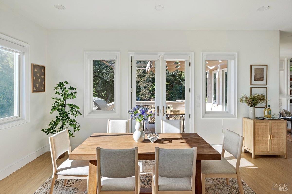 Detail Gallery Image 18 of 32 For 11 Loch Haven Ct, San Rafael,  CA 94901 - 5 Beds | 4/1 Baths