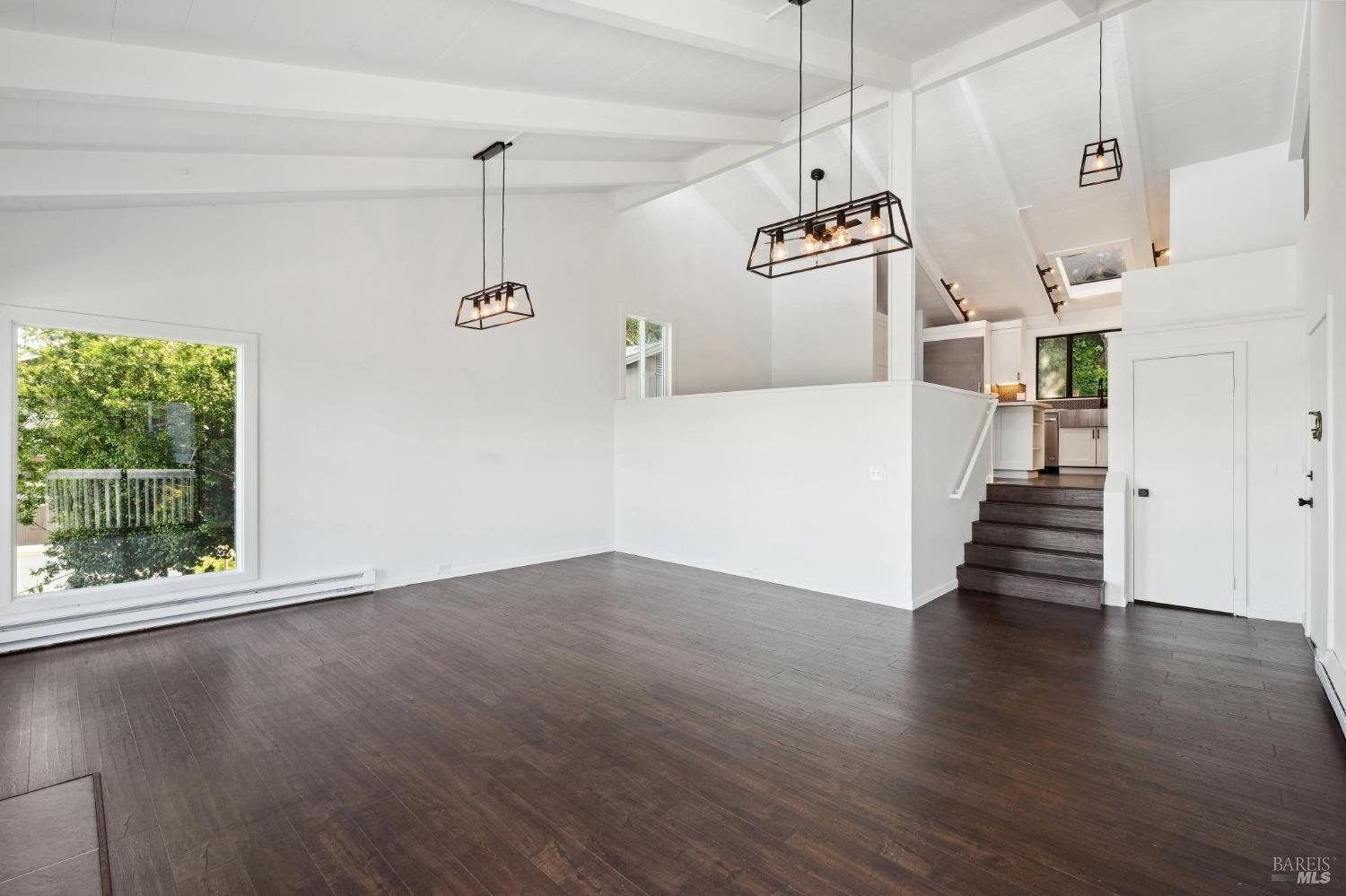 Detail Gallery Image 8 of 57 For 31 Antilles Way, Tiburon,  CA 94920 - 3 Beds | 2/1 Baths