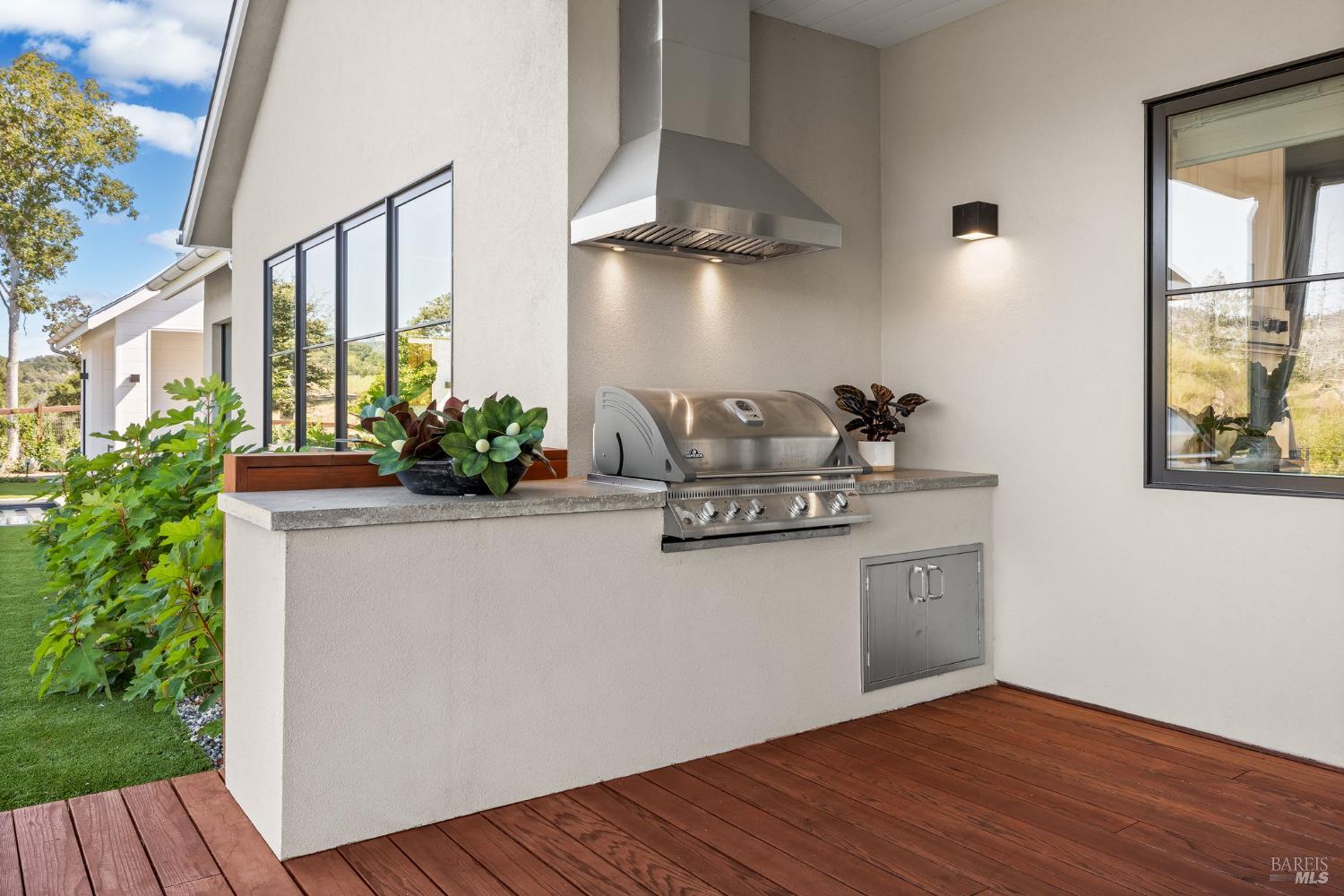 Detail Gallery Image 21 of 98 For 987 Mark West Springs Rd, Santa Rosa,  CA 95404 - 4 Beds | 4/4 Baths