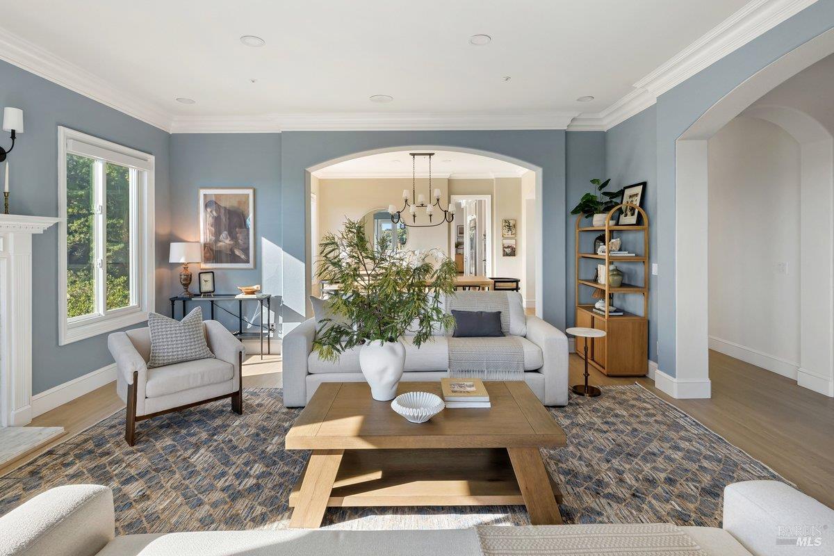 Detail Gallery Image 11 of 32 For 11 Loch Haven Ct, San Rafael,  CA 94901 - 5 Beds | 4/1 Baths