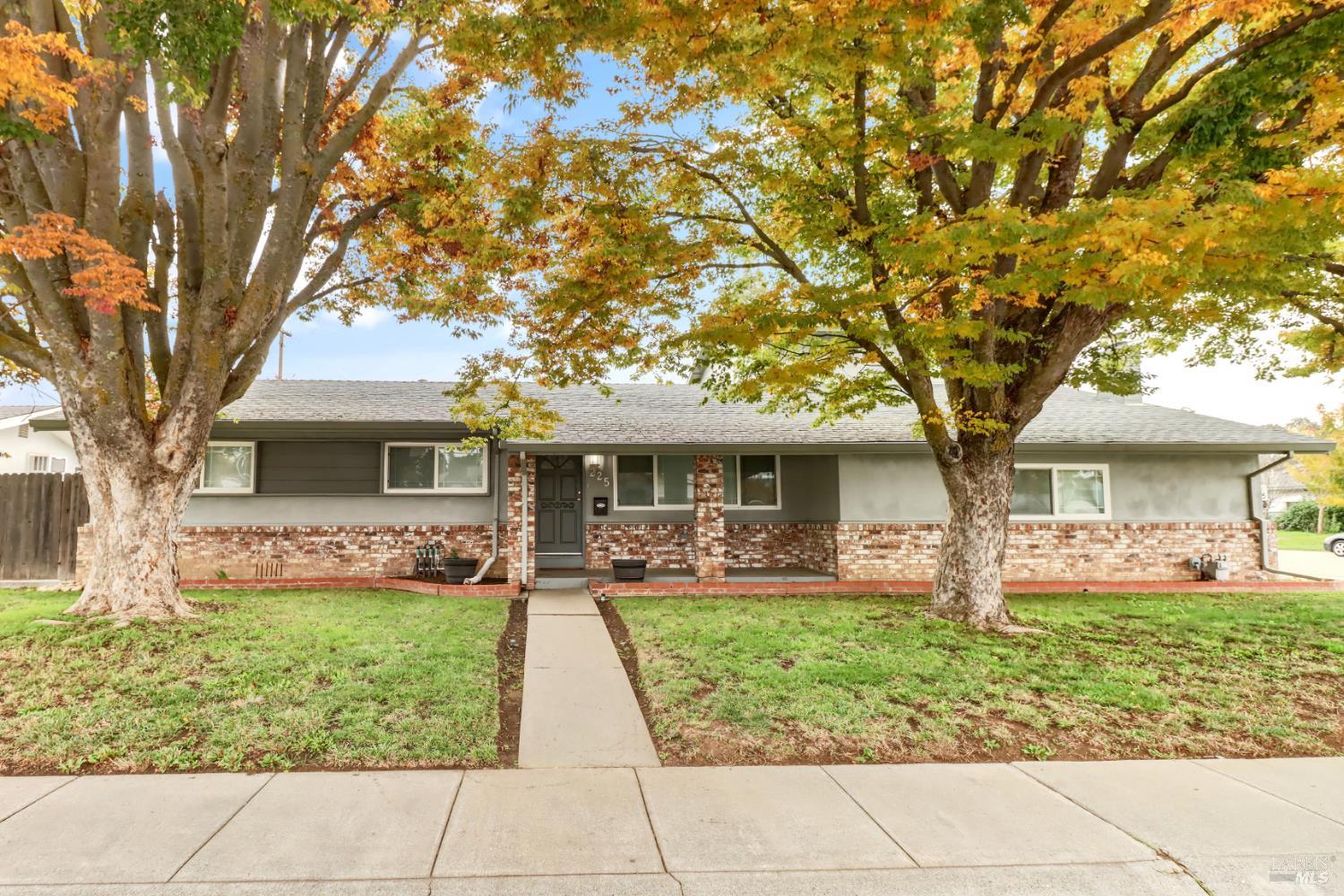 Detail Gallery Image 2 of 61 For 225 E Chestnut St, Dixon,  CA 95620 - 4 Beds | 3 Baths