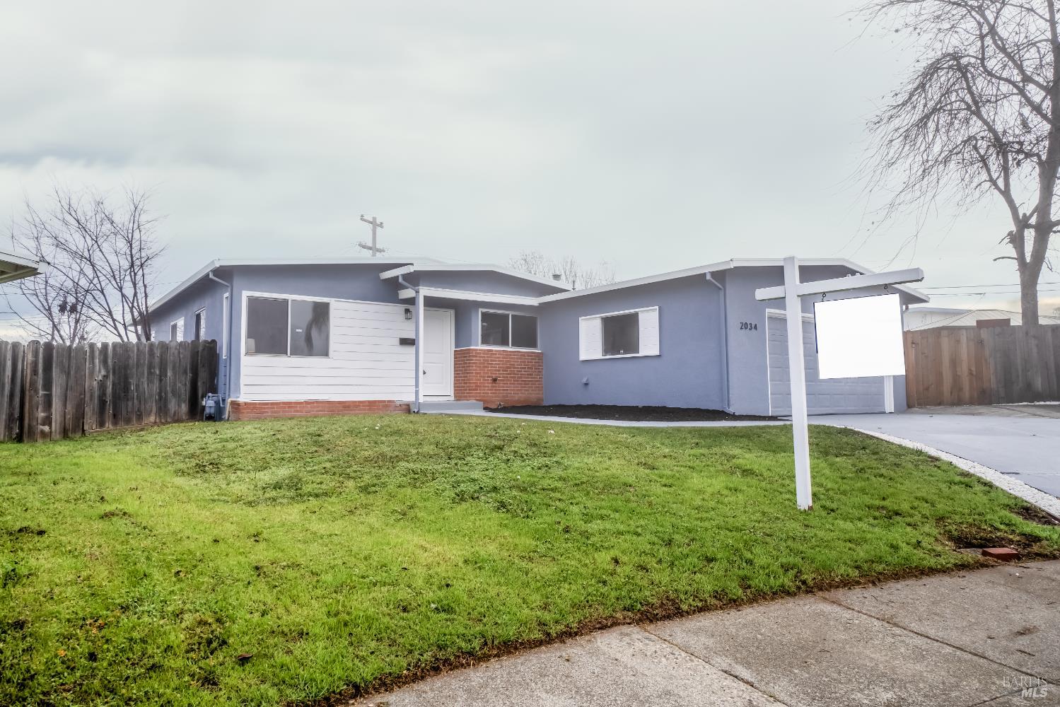 Detail Gallery Image 3 of 30 For 2034 Cambridge Dr, Fairfield,  CA 94533 - 3 Beds | 2 Baths