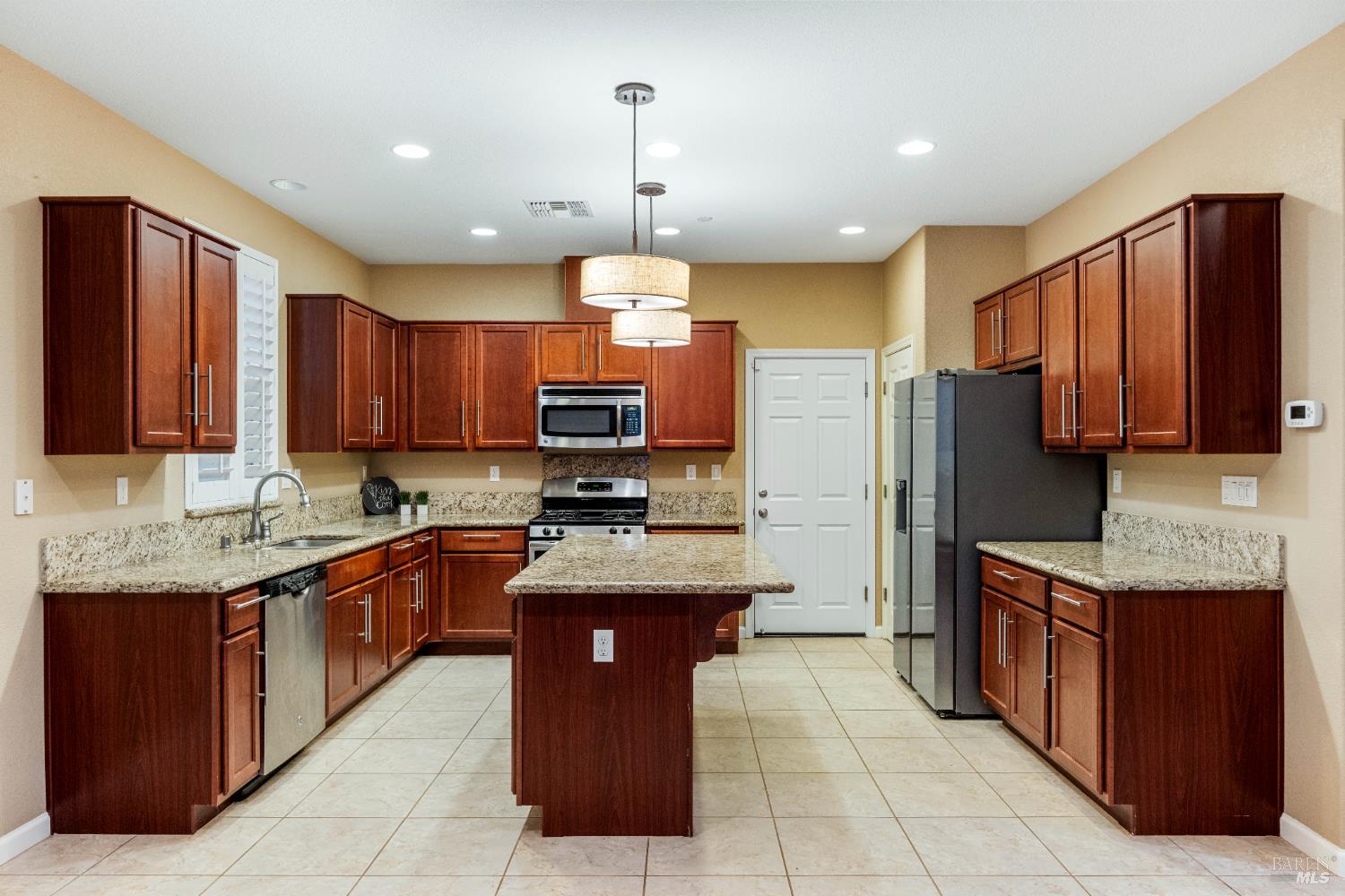 Detail Gallery Image 7 of 51 For 5300 Finkas Ln, Fairfield,  CA 94533 - 3 Beds | 2/1 Baths