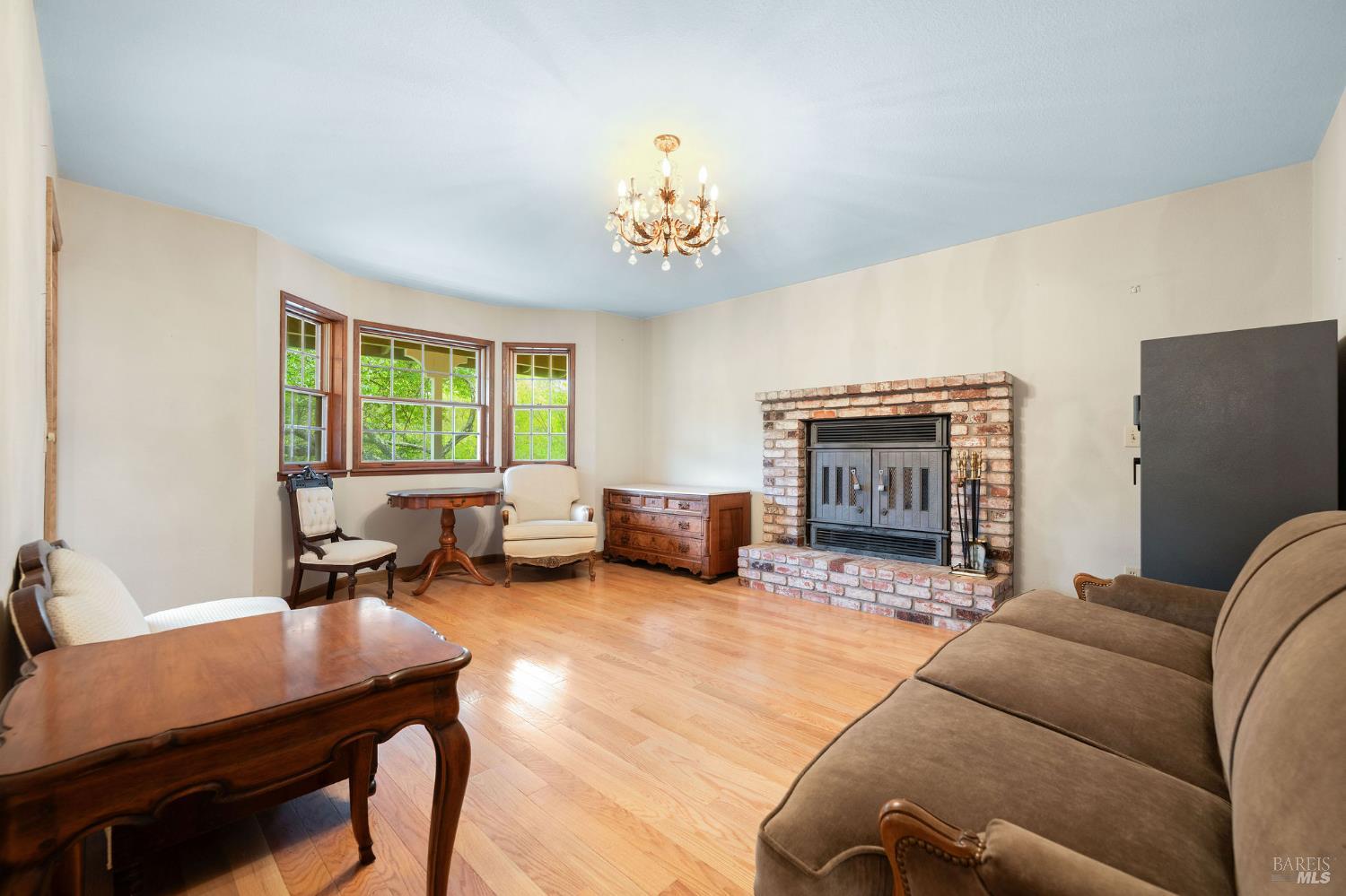 Detail Gallery Image 15 of 50 For 105 Serres Dr, Sonoma,  CA 95476 - 5 Beds | 3/1 Baths