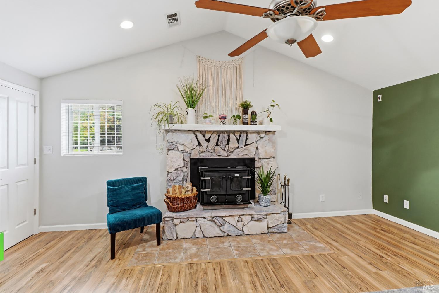 Detail Gallery Image 19 of 61 For 225 E Chestnut St, Dixon,  CA 95620 - 4 Beds | 3 Baths