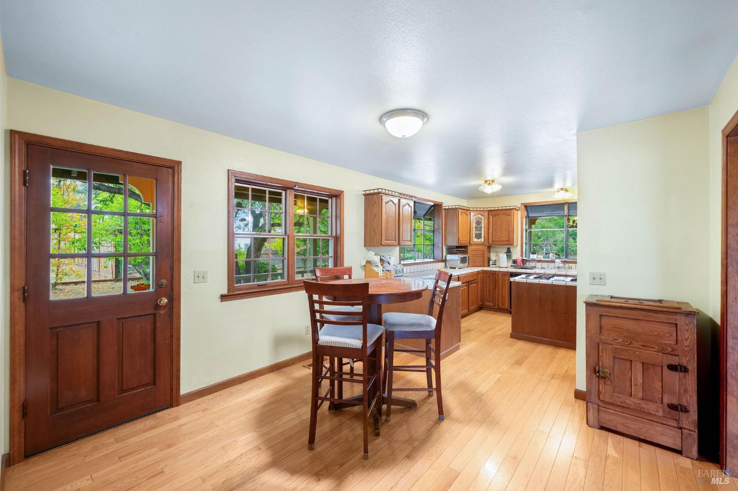 Detail Gallery Image 9 of 50 For 105 Serres Dr, Sonoma,  CA 95476 - 5 Beds | 3/1 Baths