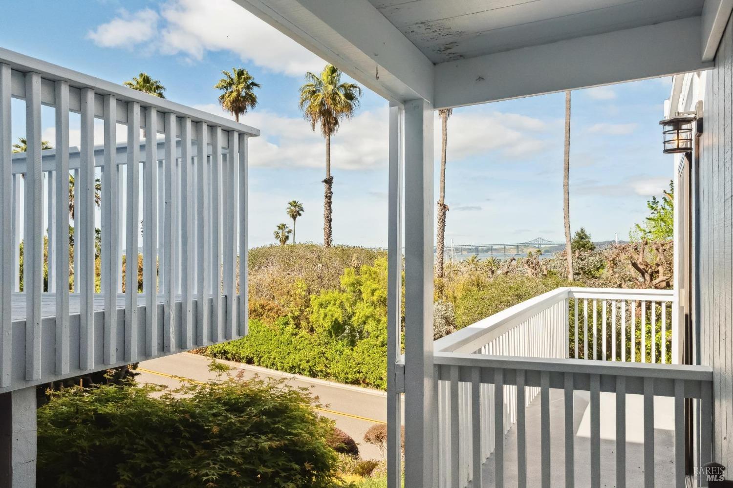 Detail Gallery Image 13 of 57 For 31 Antilles Way, Tiburon,  CA 94920 - 3 Beds | 2/1 Baths