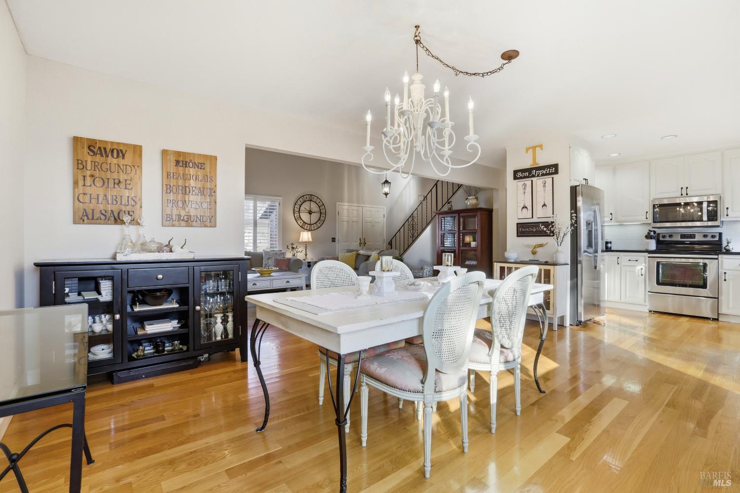 Detail Gallery Image 14 of 39 For 117 Michele Cir, Novato,  CA 94947 - 4 Beds | 3 Baths