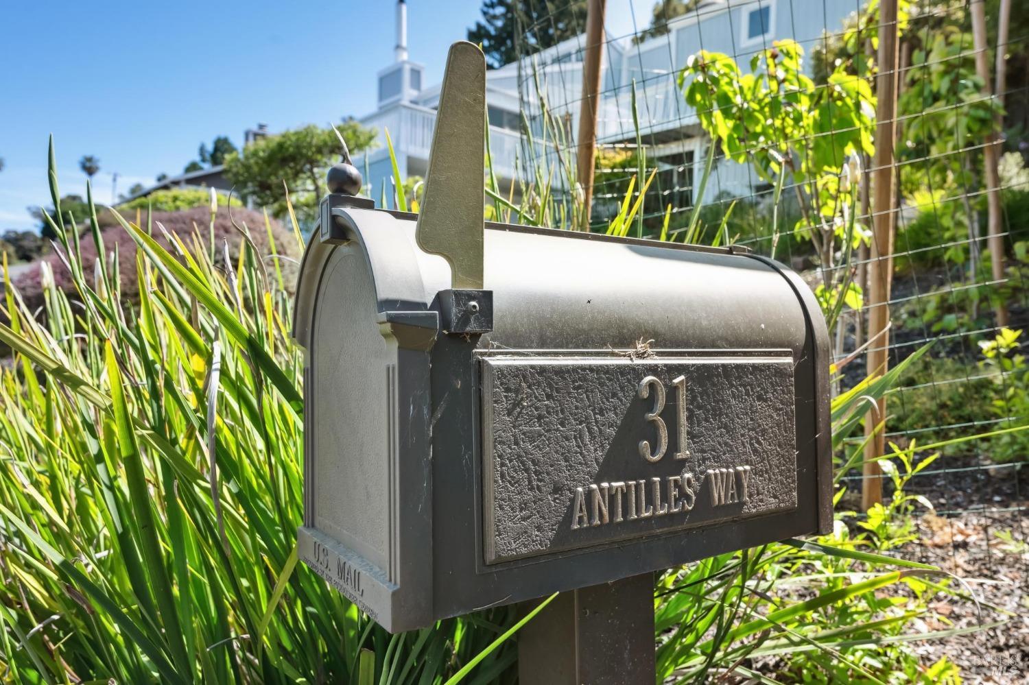 Detail Gallery Image 3 of 57 For 31 Antilles Way, Tiburon,  CA 94920 - 3 Beds | 2/1 Baths