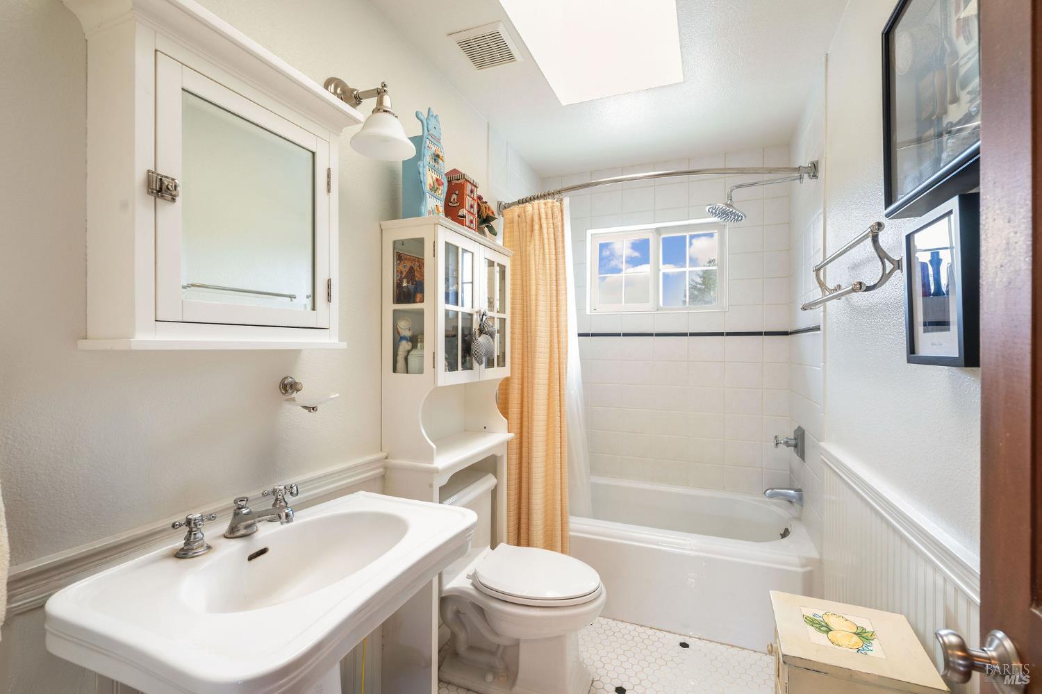 Detail Gallery Image 20 of 50 For 105 Serres Dr, Sonoma,  CA 95476 - 5 Beds | 3/1 Baths