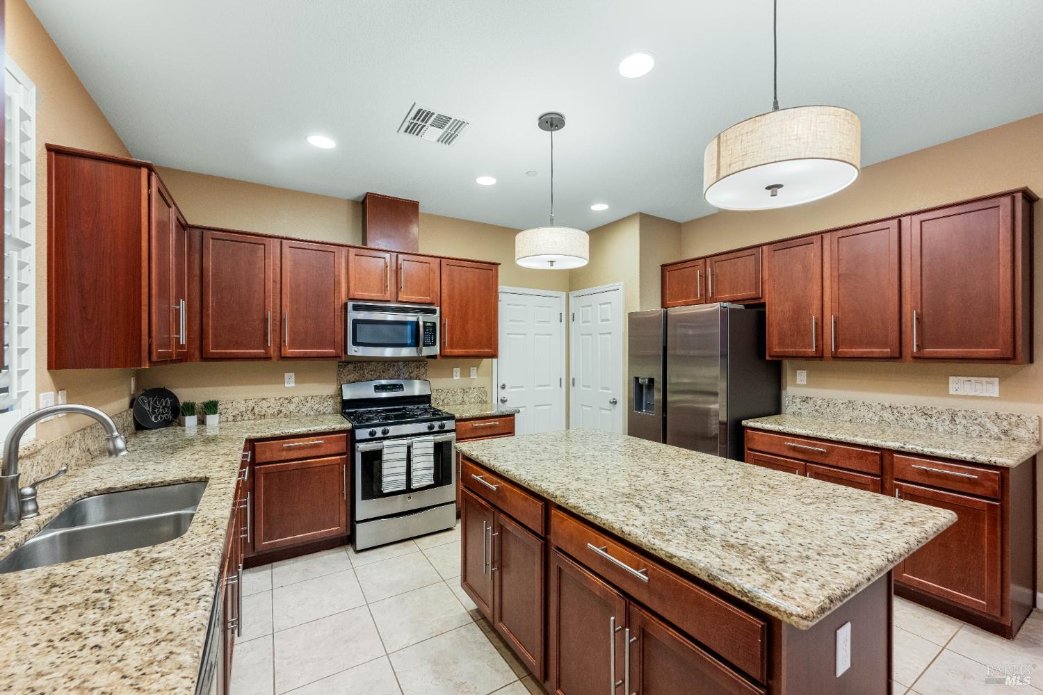 Detail Gallery Image 10 of 51 For 5300 Finkas Ln, Fairfield,  CA 94533 - 3 Beds | 2/1 Baths