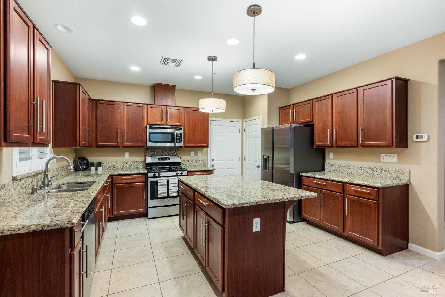 Detail Gallery Image 8 of 51 For 5300 Finkas Ln, Fairfield,  CA 94533 - 3 Beds | 2/1 Baths