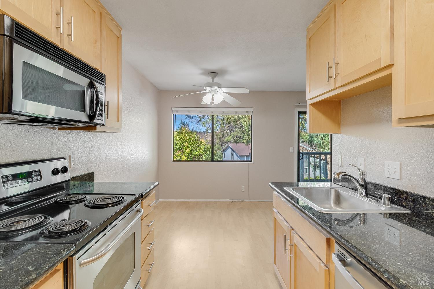 Detail Gallery Image 12 of 44 For 900 Cambridge Dr #104,  Benicia,  CA 94510 - 1 Beds | 1 Baths