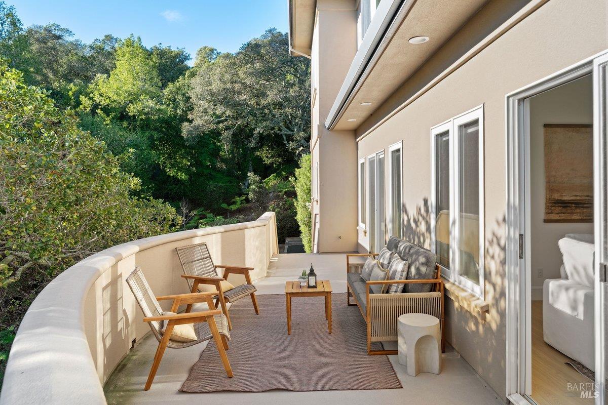 Detail Gallery Image 29 of 32 For 11 Loch Haven Ct, San Rafael,  CA 94901 - 5 Beds | 4/1 Baths