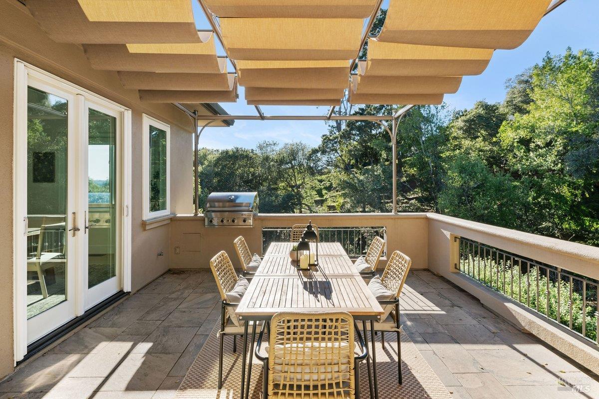 Detail Gallery Image 22 of 32 For 11 Loch Haven Ct, San Rafael,  CA 94901 - 5 Beds | 4/1 Baths