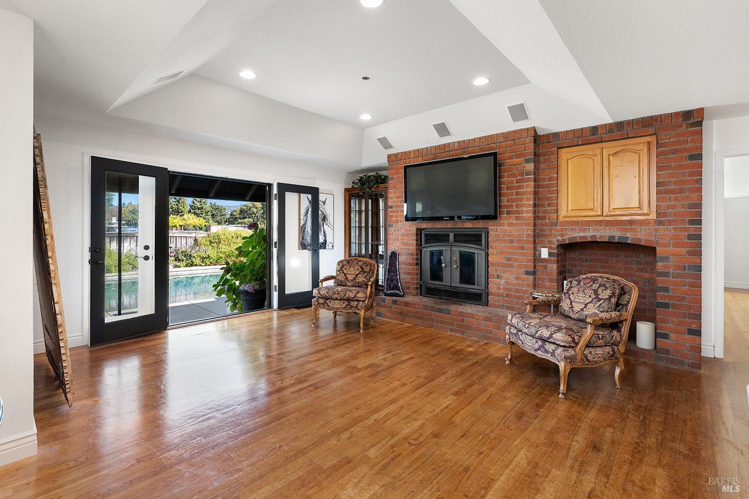 Detail Gallery Image 9 of 18 For 400 Eastin Dr, Sonoma,  CA 95476 - 3 Beds | 2 Baths