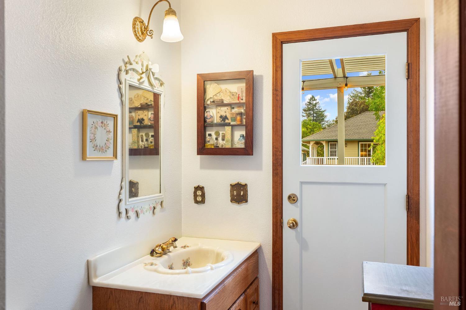 Detail Gallery Image 17 of 50 For 105 Serres Dr, Sonoma,  CA 95476 - 5 Beds | 3/1 Baths