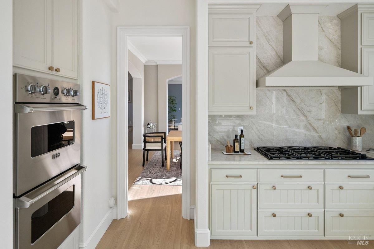 Detail Gallery Image 15 of 32 For 11 Loch Haven Ct, San Rafael,  CA 94901 - 5 Beds | 4/1 Baths