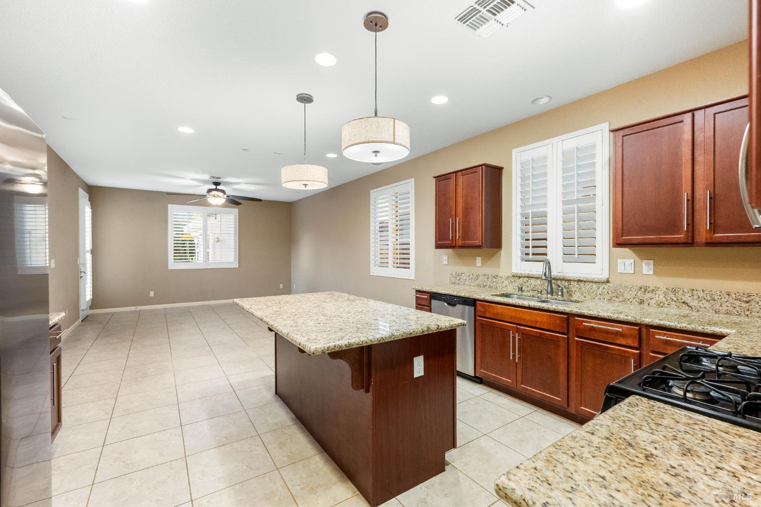 Detail Gallery Image 13 of 51 For 5300 Finkas Ln, Fairfield,  CA 94533 - 3 Beds | 2/1 Baths