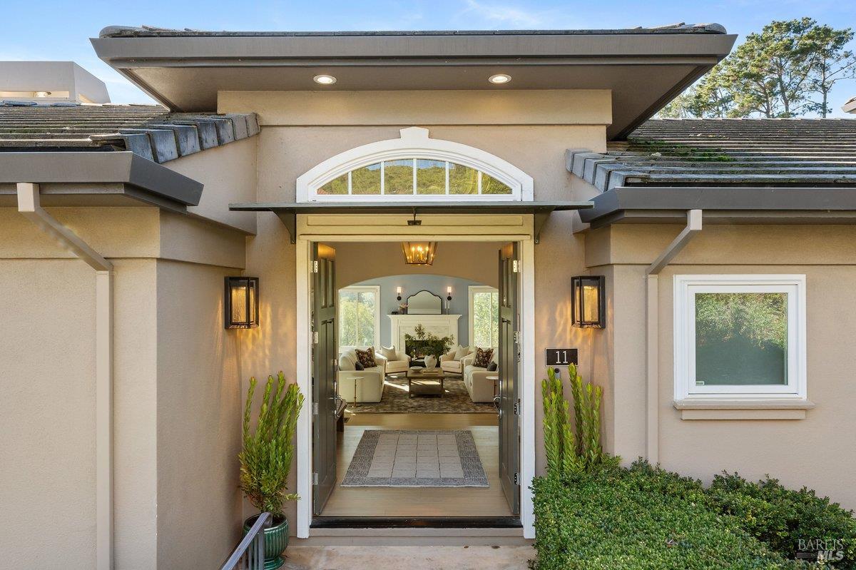 Detail Gallery Image 8 of 32 For 11 Loch Haven Ct, San Rafael,  CA 94901 - 5 Beds | 4/1 Baths