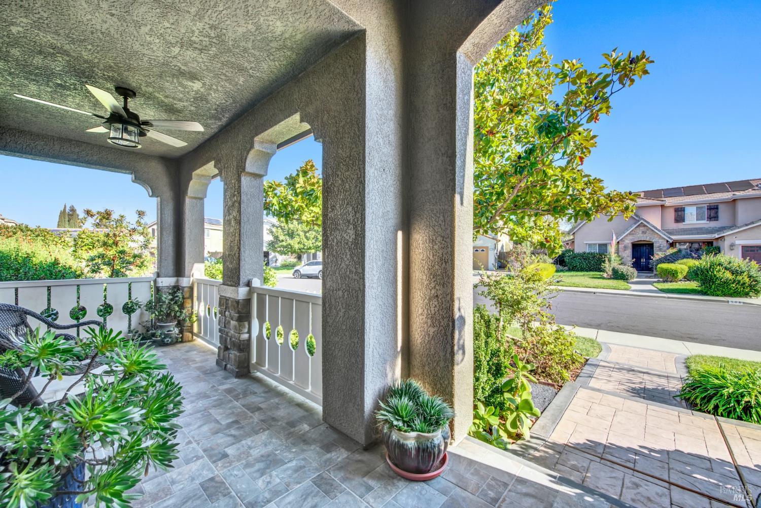 Detail Gallery Image 11 of 75 For 507 Topeka Ln, Vacaville,  CA 95687 - 5 Beds | 4 Baths