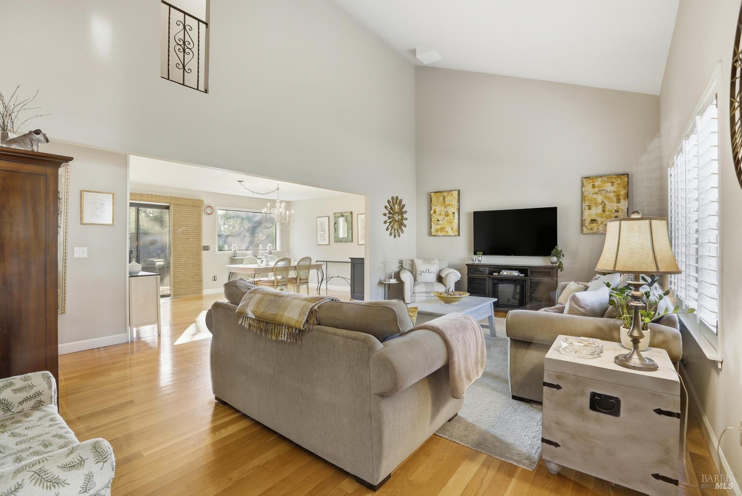 Detail Gallery Image 13 of 39 For 117 Michele Cir, Novato,  CA 94947 - 4 Beds | 3 Baths