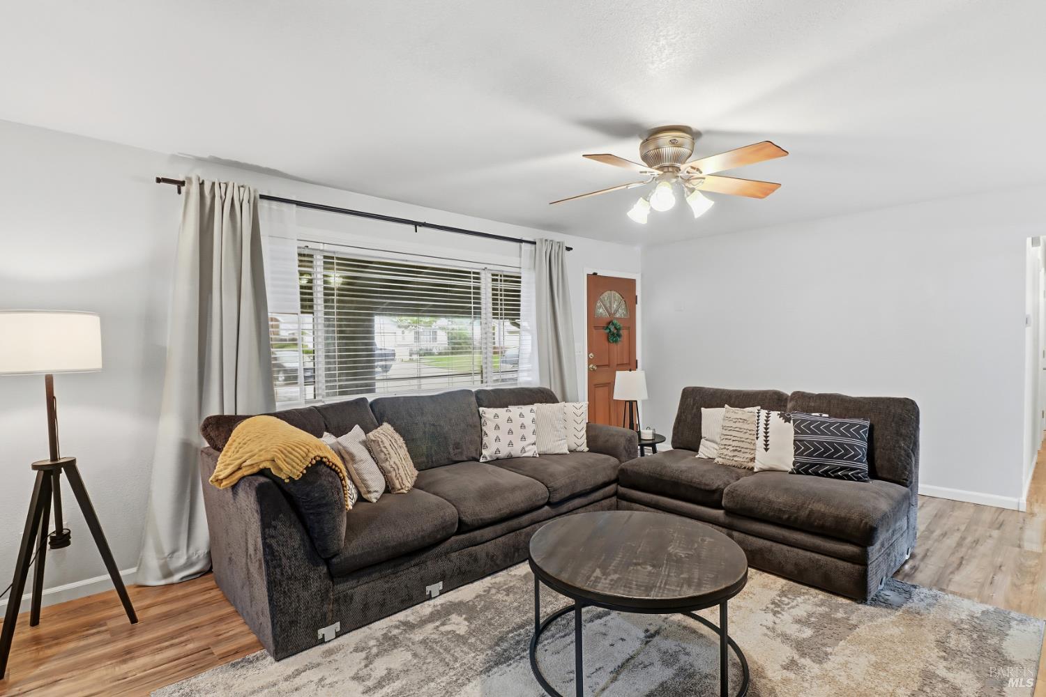 Detail Gallery Image 8 of 61 For 225 E Chestnut St, Dixon,  CA 95620 - 4 Beds | 3 Baths