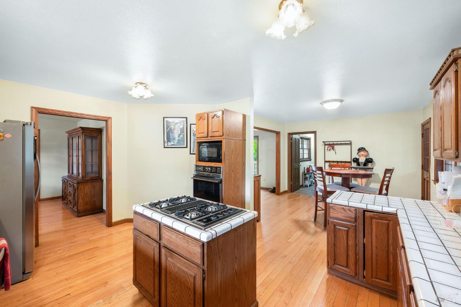 Detail Gallery Image 8 of 50 For 105 Serres Dr, Sonoma,  CA 95476 - 5 Beds | 3/1 Baths