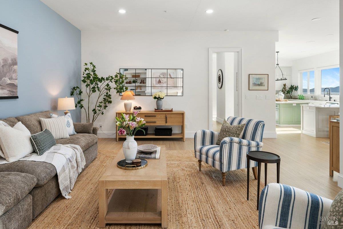 Detail Gallery Image 21 of 32 For 11 Loch Haven Ct, San Rafael,  CA 94901 - 5 Beds | 4/1 Baths