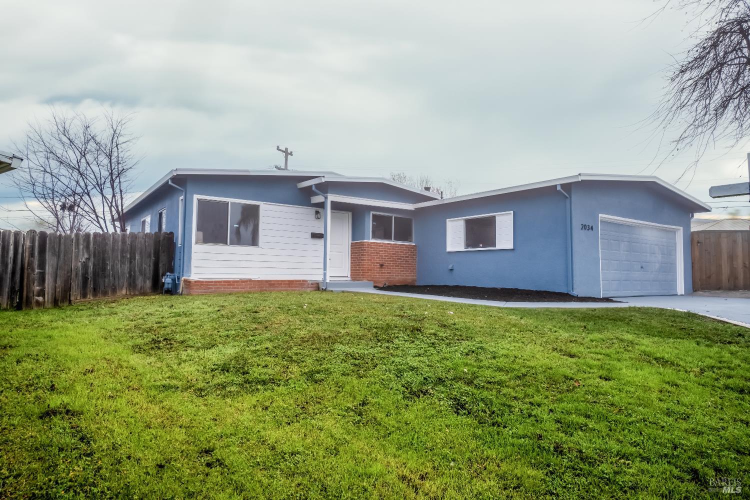 Detail Gallery Image 2 of 30 For 2034 Cambridge Dr, Fairfield,  CA 94533 - 3 Beds | 2 Baths