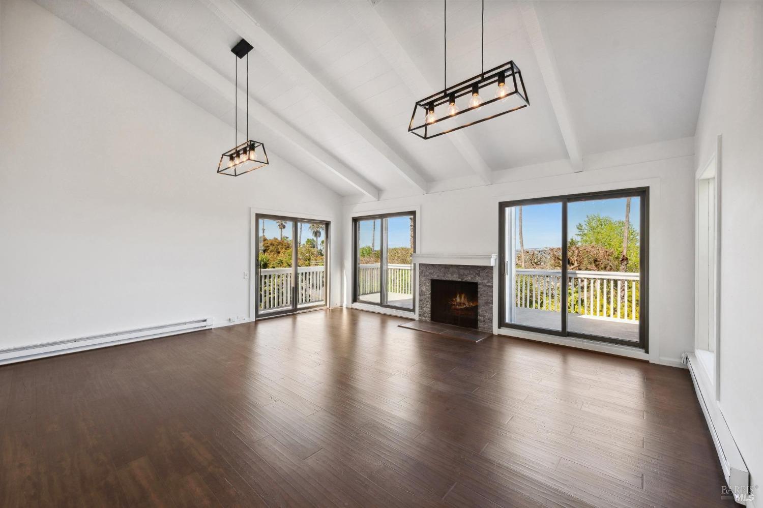 Detail Gallery Image 10 of 57 For 31 Antilles Way, Tiburon,  CA 94920 - 3 Beds | 2/1 Baths