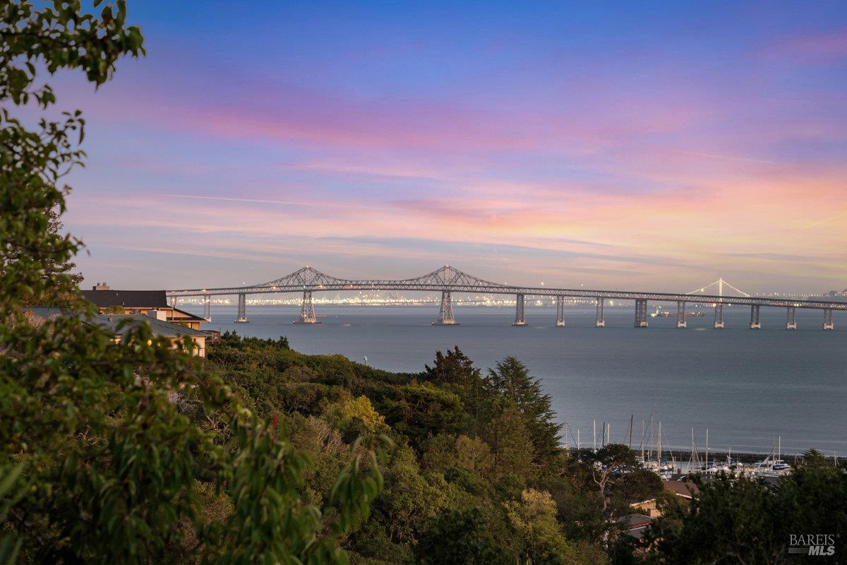 Detail Gallery Image 32 of 32 For 11 Loch Haven Ct, San Rafael,  CA 94901 - 5 Beds | 4/1 Baths