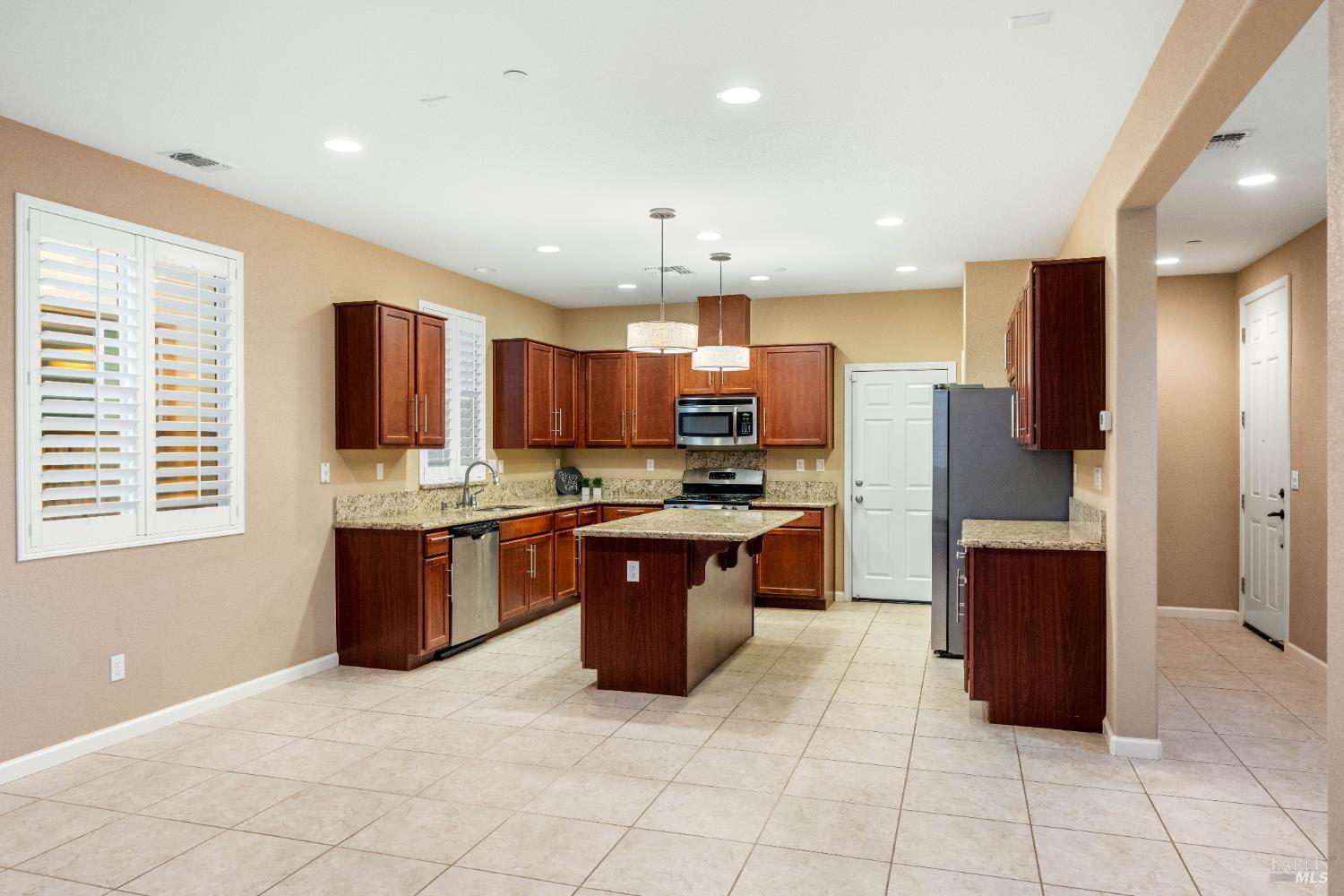 Detail Gallery Image 6 of 51 For 5300 Finkas Ln, Fairfield,  CA 94533 - 3 Beds | 2/1 Baths