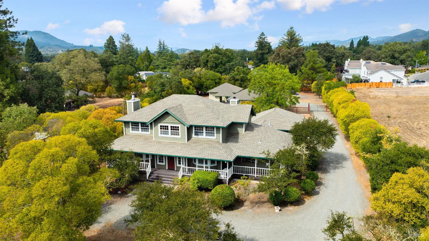 Detail Gallery Image 3 of 50 For 105 Serres Dr, Sonoma,  CA 95476 - 5 Beds | 3/1 Baths