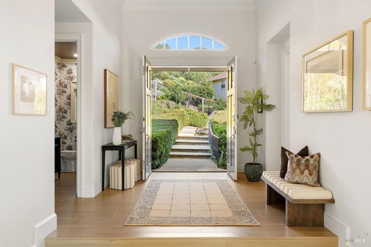 Detail Gallery Image 9 of 32 For 11 Loch Haven Ct, San Rafael,  CA 94901 - 5 Beds | 4/1 Baths