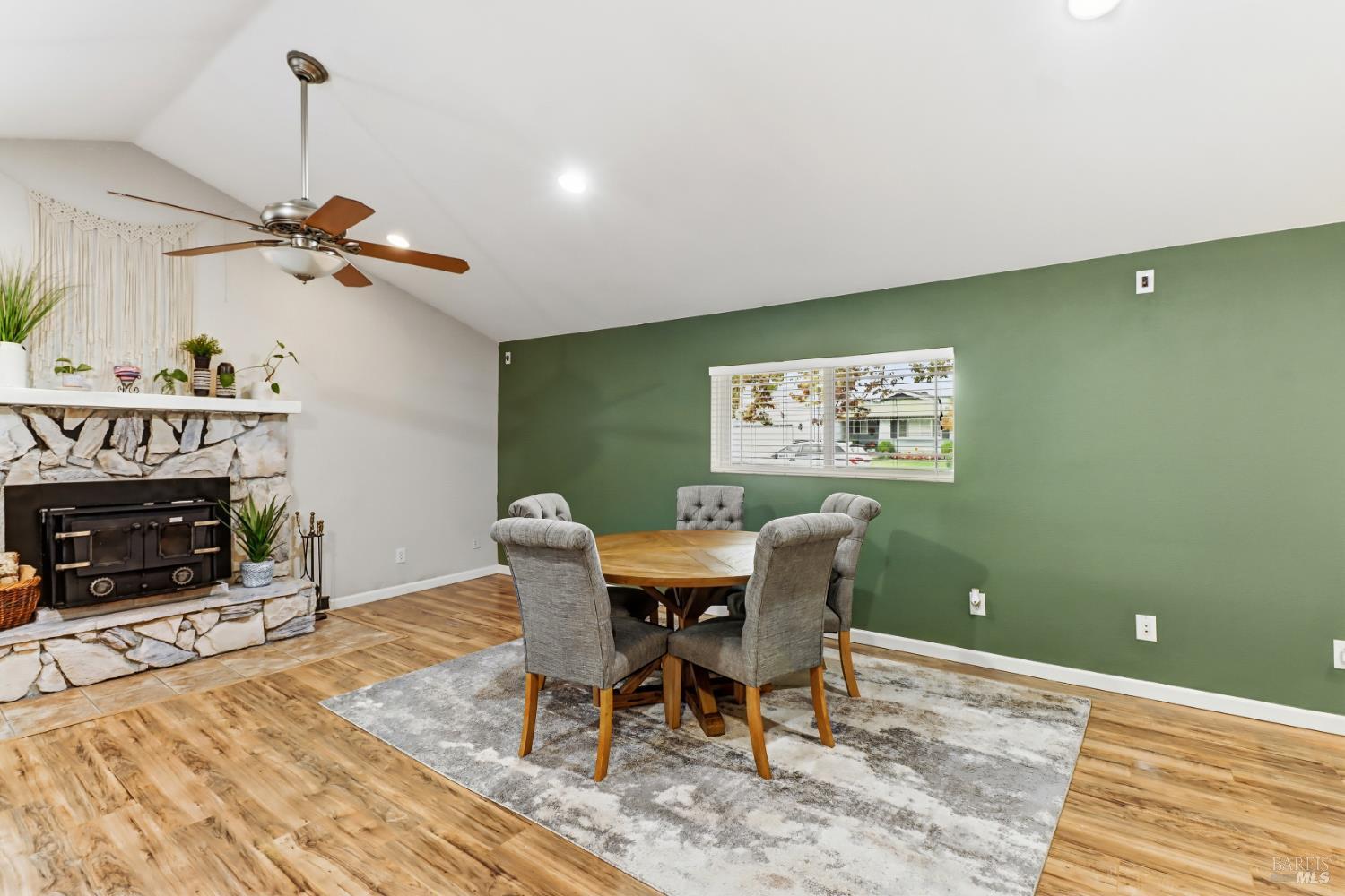 Detail Gallery Image 20 of 61 For 225 E Chestnut St, Dixon,  CA 95620 - 4 Beds | 3 Baths