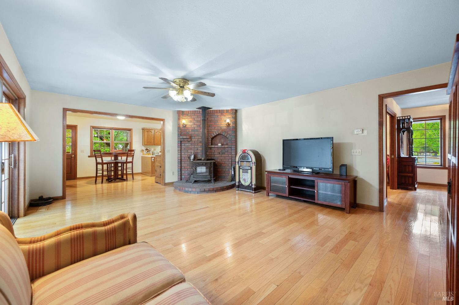 Detail Gallery Image 11 of 50 For 105 Serres Dr, Sonoma,  CA 95476 - 5 Beds | 3/1 Baths