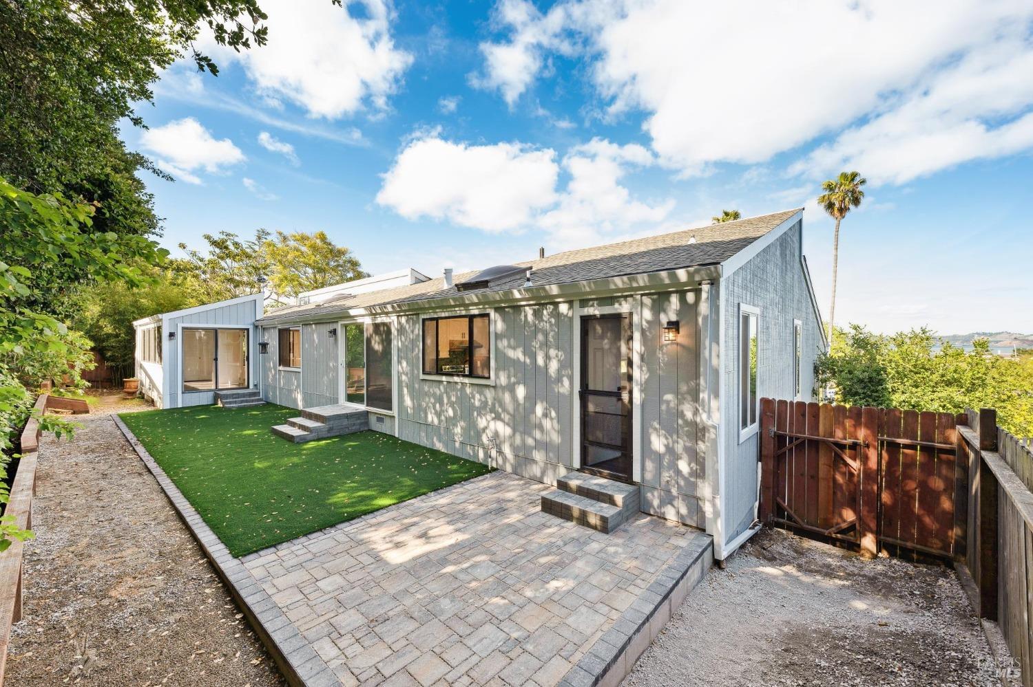 Detail Gallery Image 31 of 57 For 31 Antilles Way, Tiburon,  CA 94920 - 3 Beds | 2/1 Baths