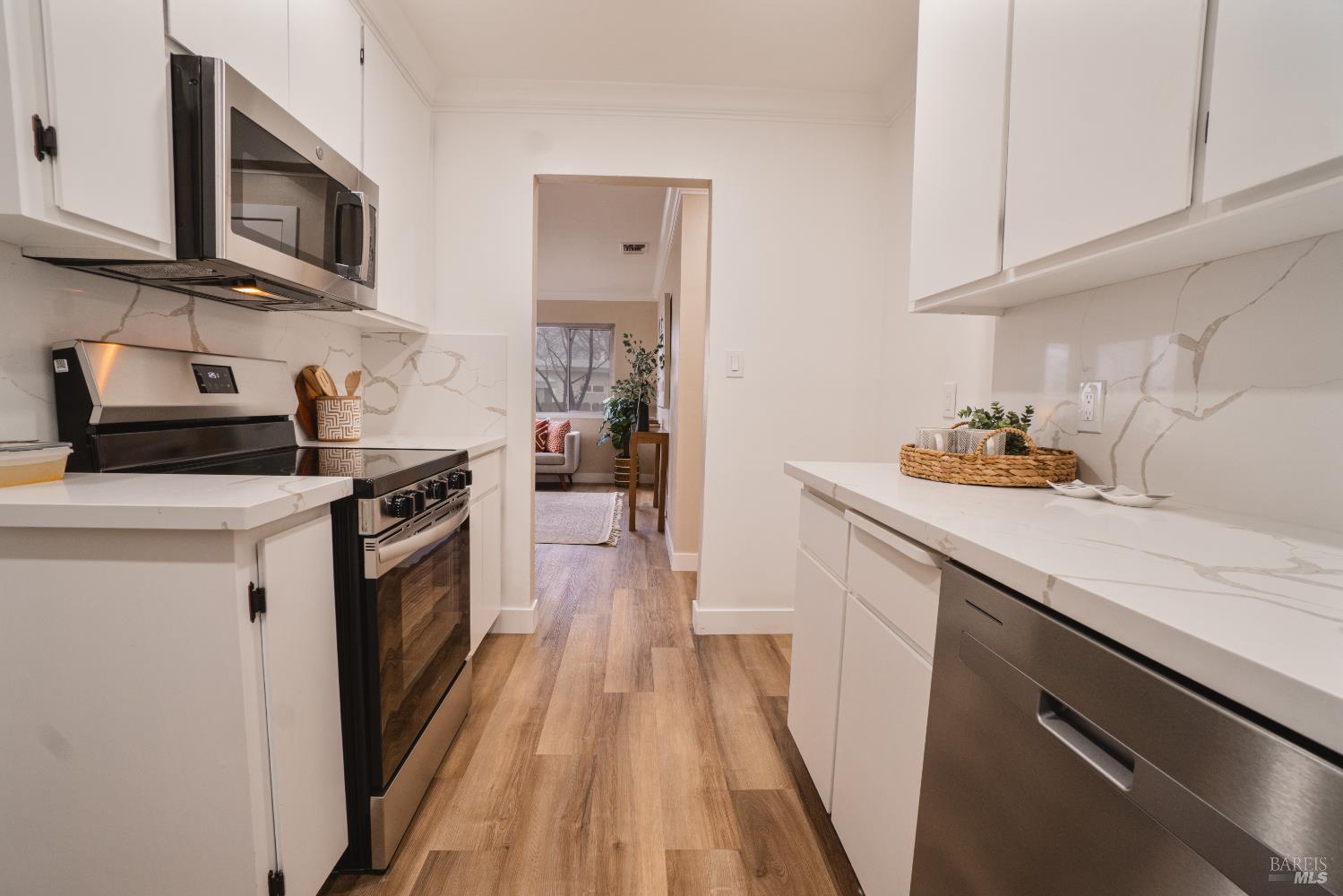 Detail Gallery Image 12 of 30 For 2034 Cambridge Dr, Fairfield,  CA 94533 - 3 Beds | 2 Baths