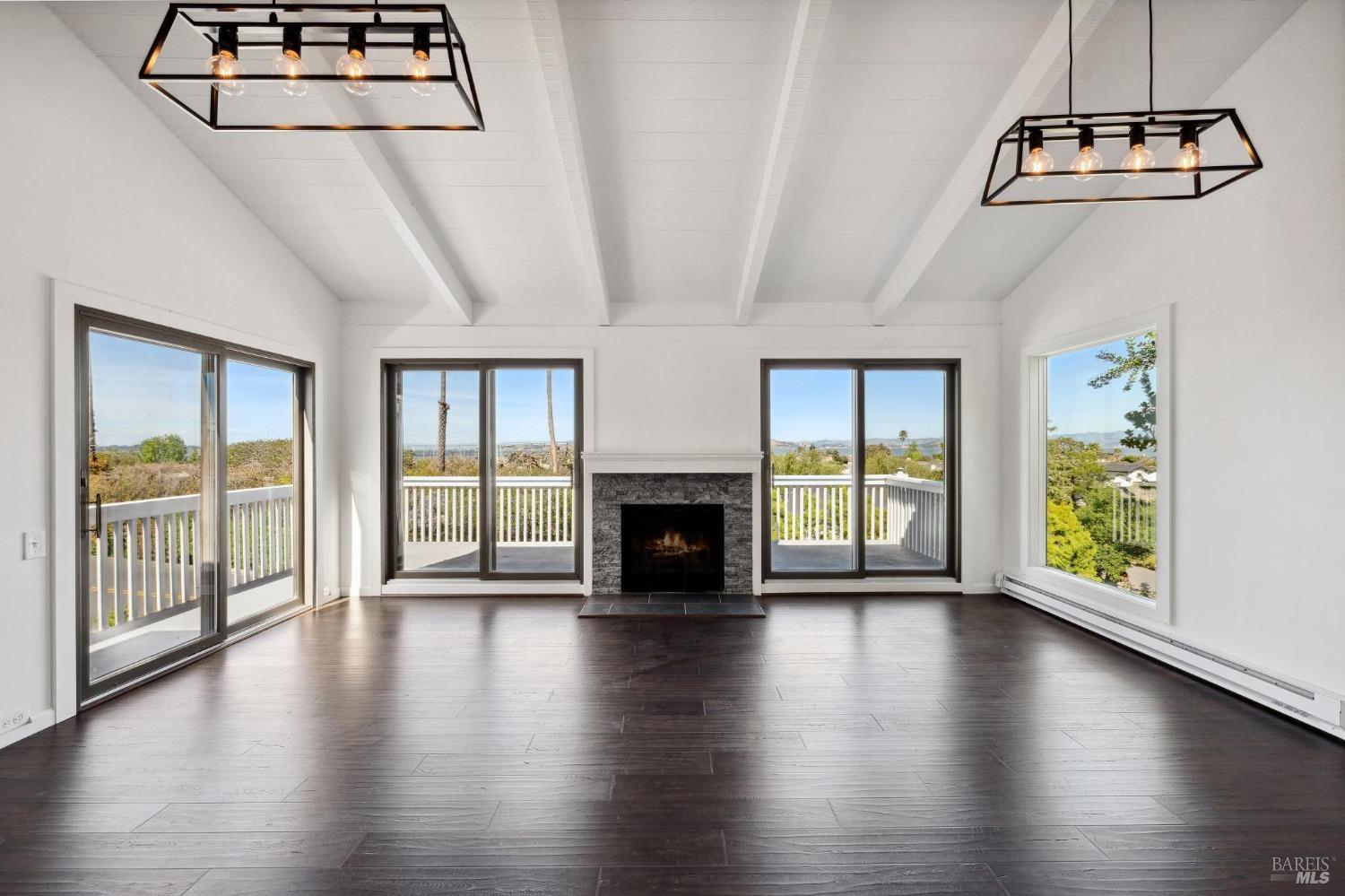 Detail Gallery Image 11 of 57 For 31 Antilles Way, Tiburon,  CA 94920 - 3 Beds | 2/1 Baths