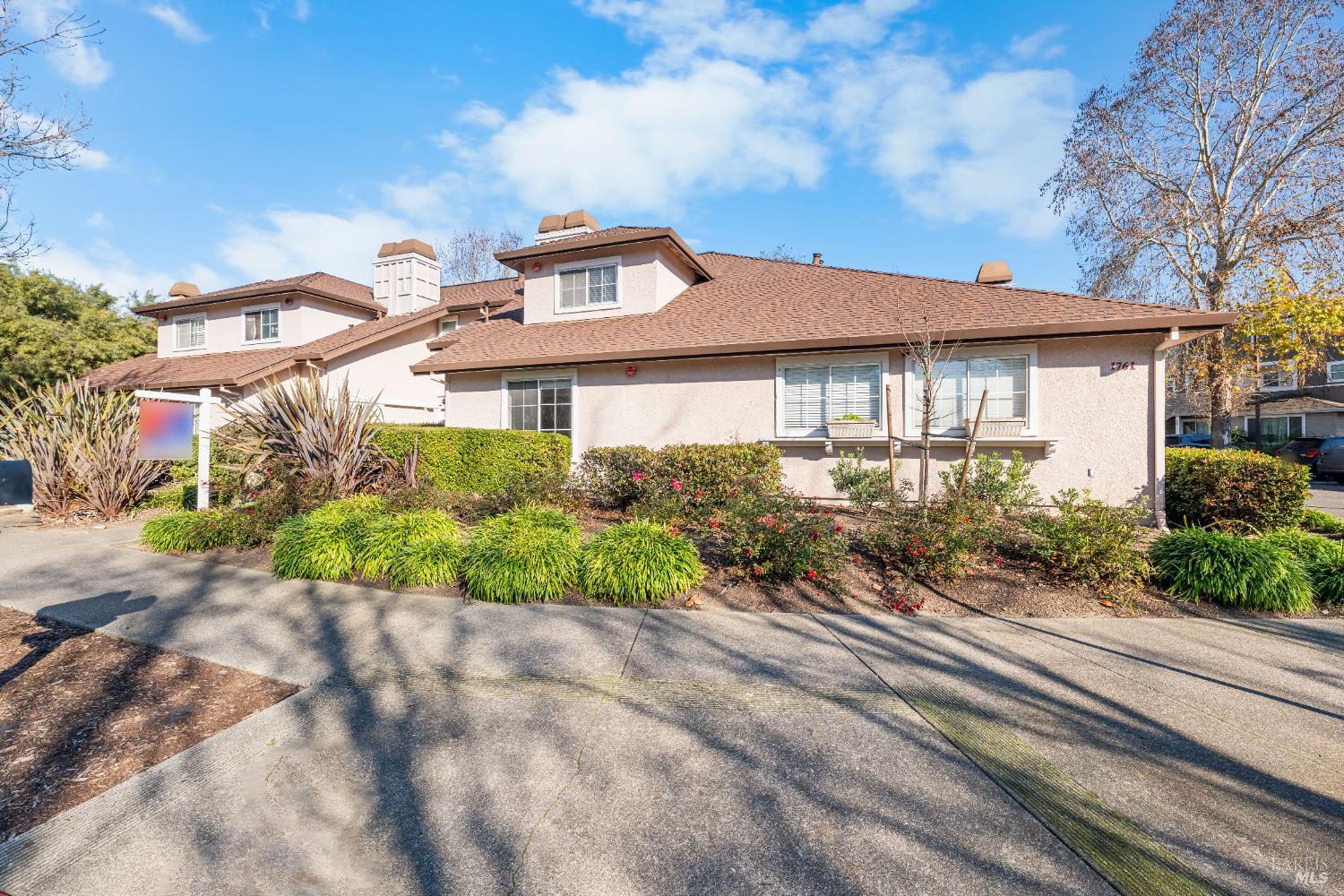 Detail Gallery Image 2 of 39 For 1757 Burgundy Ct, Petaluma,  CA 94954 - 3 Beds | 2 Baths