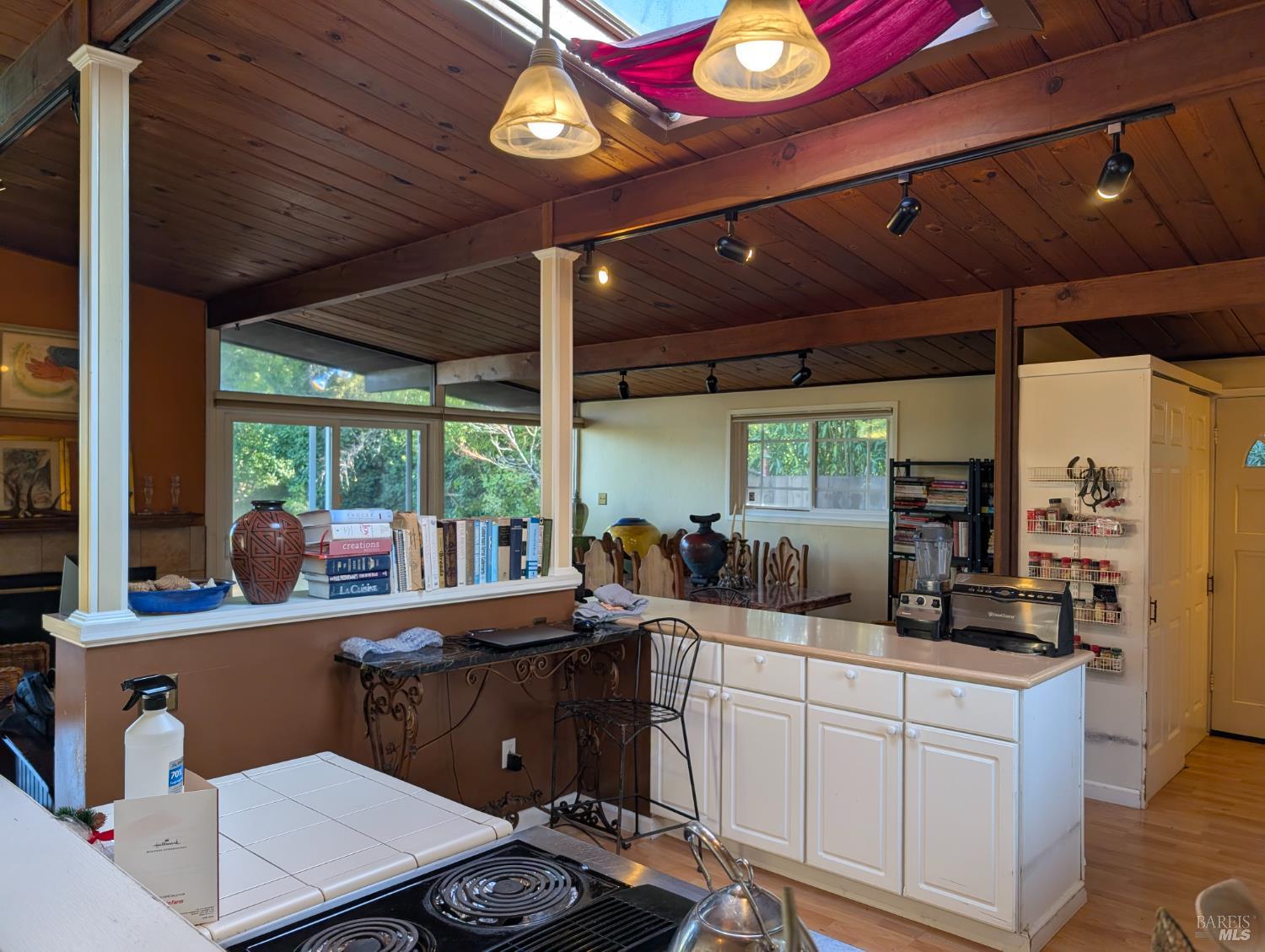 Detail Gallery Image 9 of 24 For 8 Madeline Ct, Novato,  CA 94947 - 3 Beds | 2 Baths