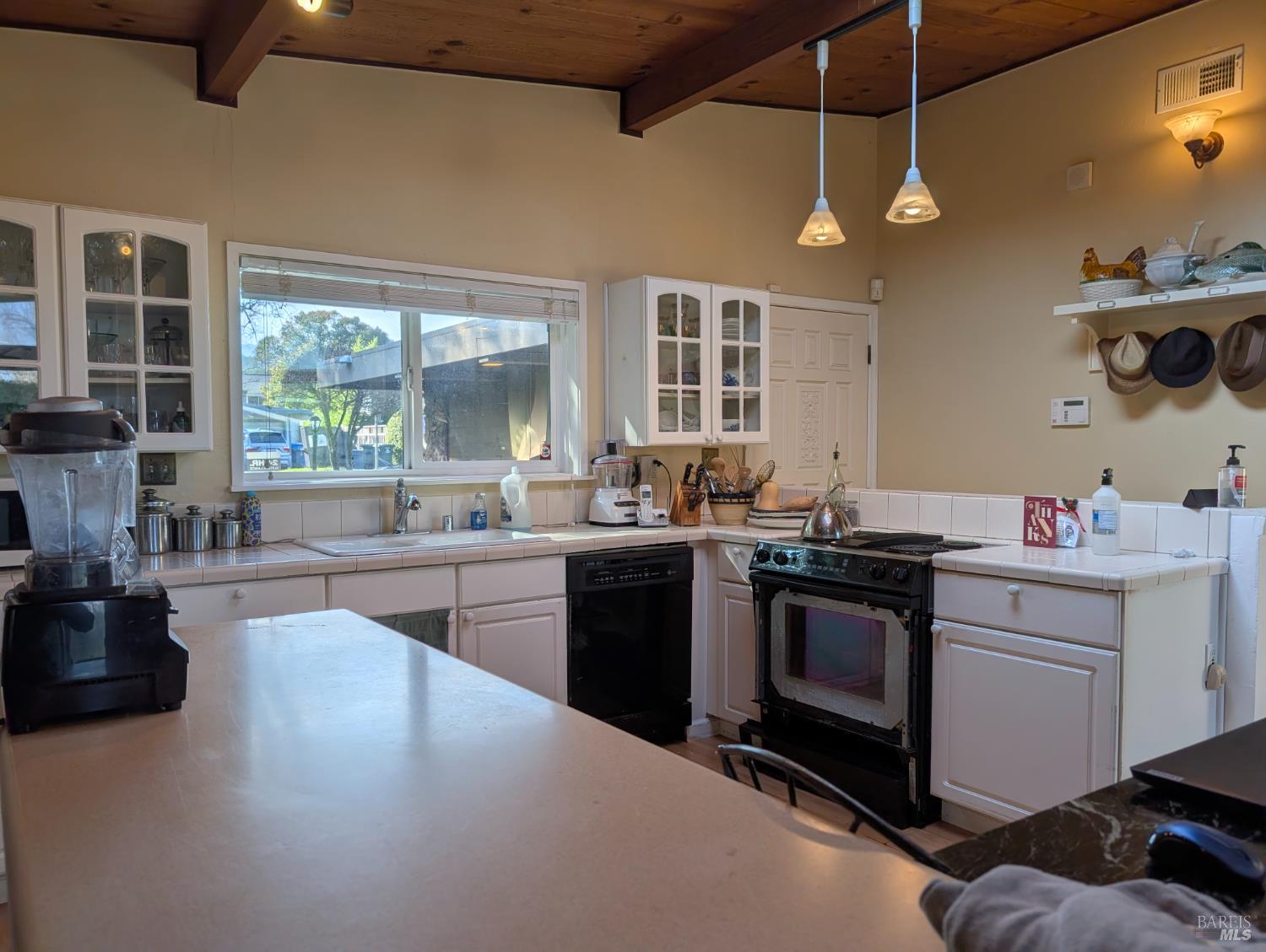 Detail Gallery Image 8 of 24 For 8 Madeline Ct, Novato,  CA 94947 - 3 Beds | 2 Baths