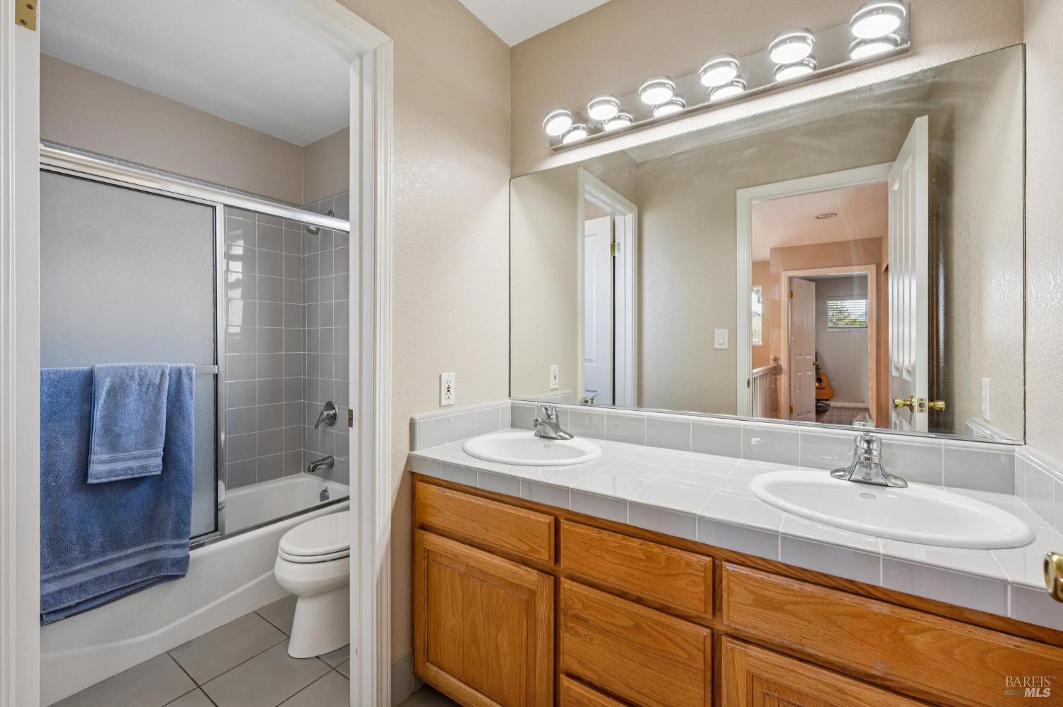 Detail Gallery Image 12 of 30 For 99 San Benito Way, Novato,  CA 94945 - 5 Beds | 3 Baths