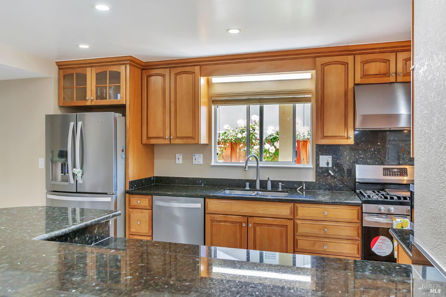 Detail Gallery Image 5 of 30 For 99 San Benito Way, Novato,  CA 94945 - 5 Beds | 3 Baths