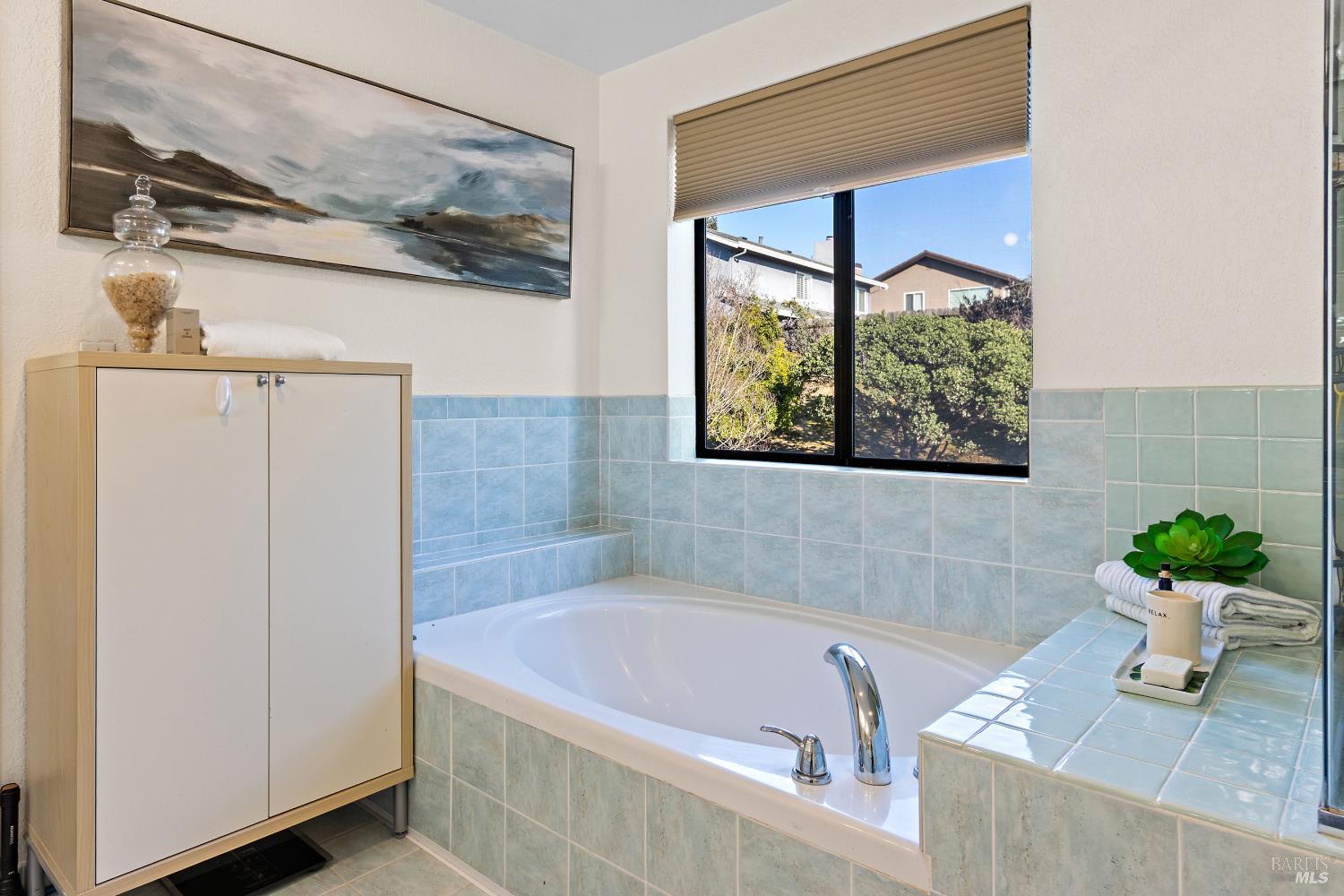 Detail Gallery Image 26 of 60 For 862 Dover Cir, Benicia,  CA 94510 - 3 Beds | 2/1 Baths