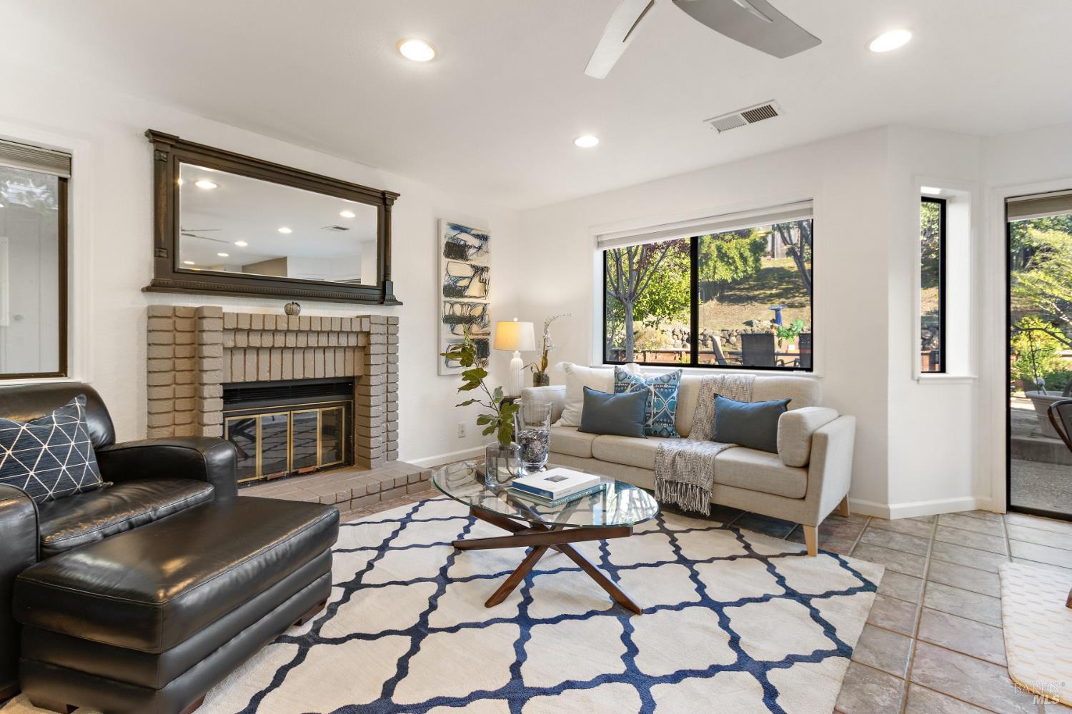 Detail Gallery Image 16 of 60 For 862 Dover Cir, Benicia,  CA 94510 - 3 Beds | 2/1 Baths