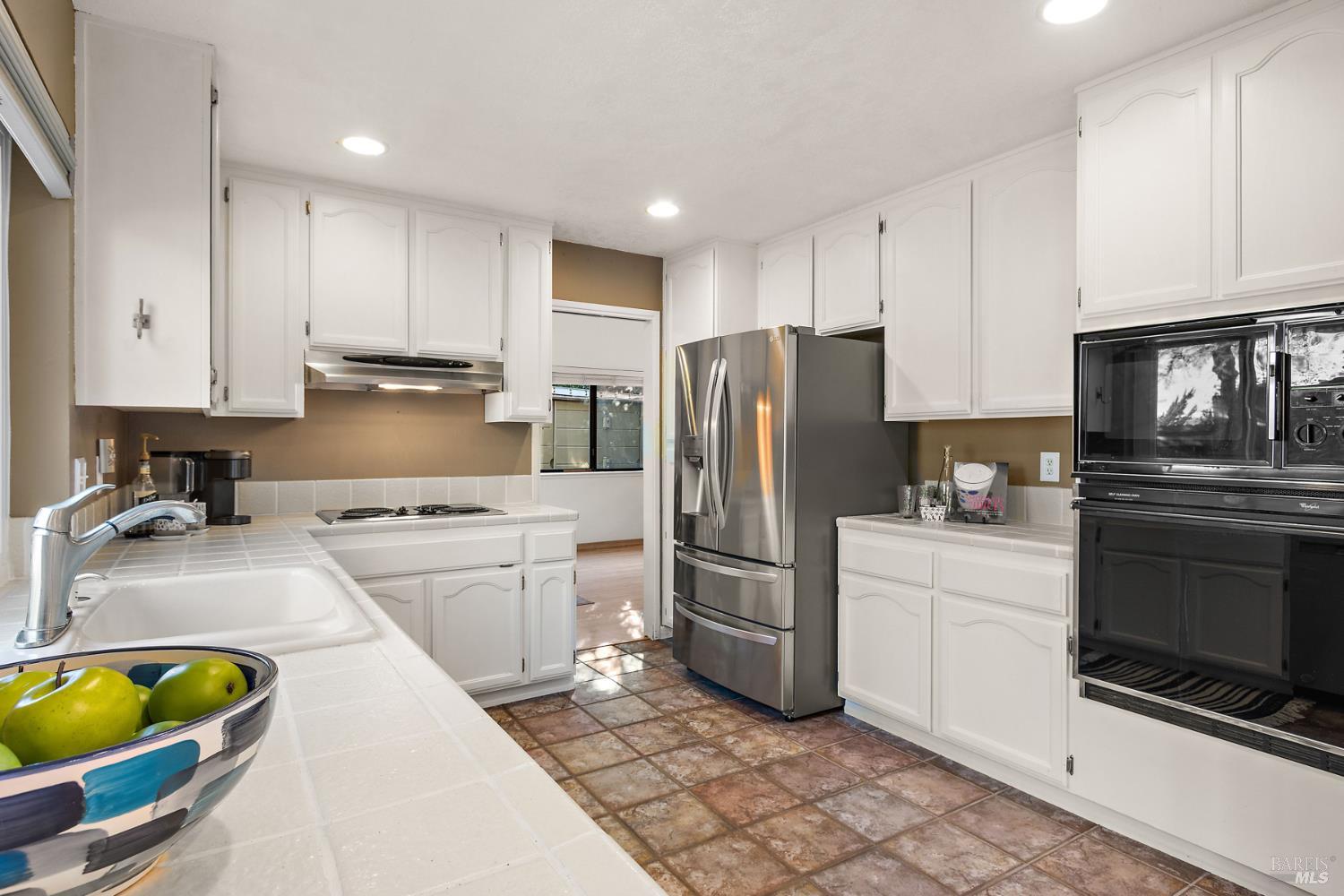 Detail Gallery Image 12 of 60 For 862 Dover Cir, Benicia,  CA 94510 - 3 Beds | 2/1 Baths