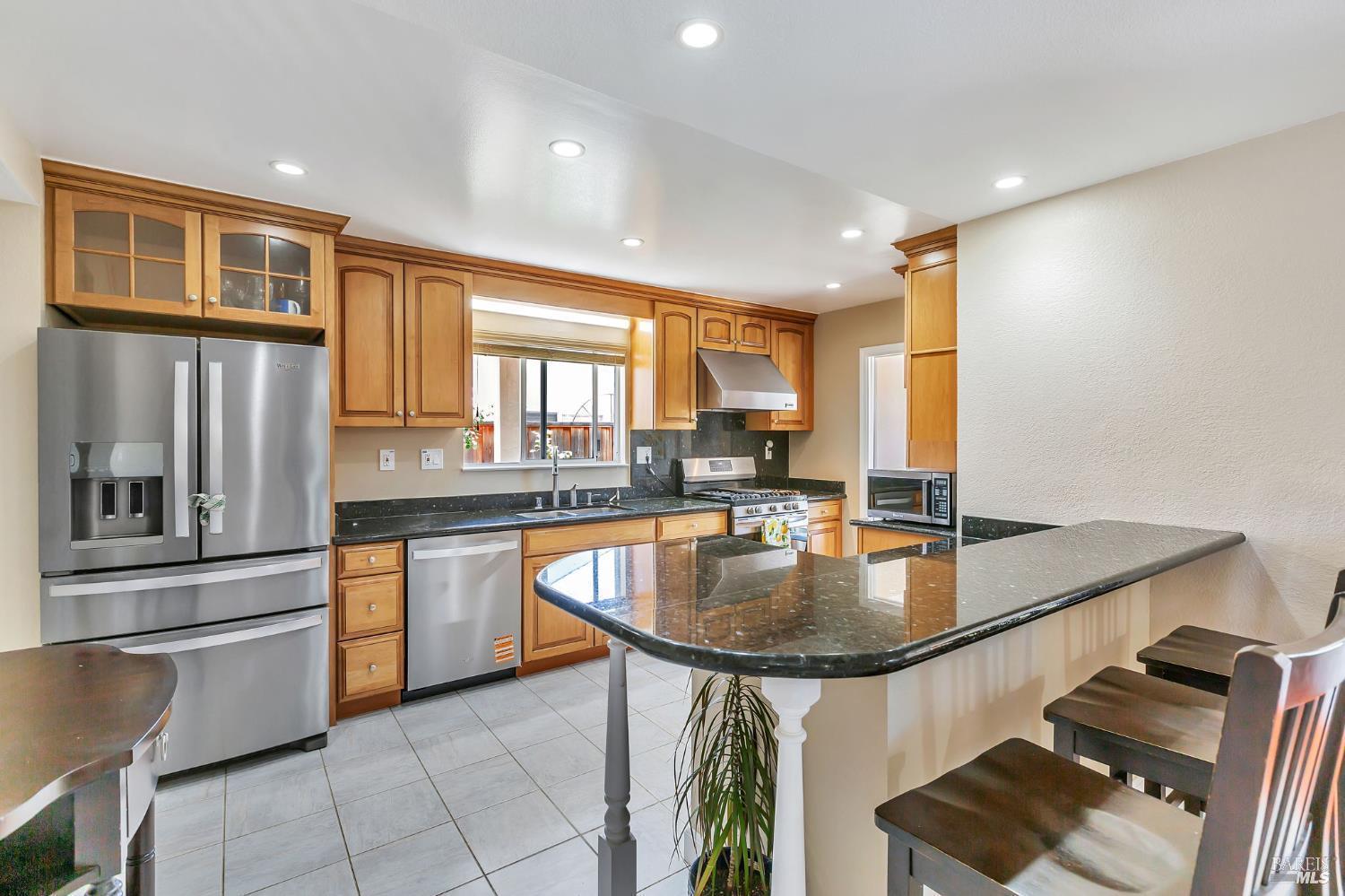 Detail Gallery Image 4 of 30 For 99 San Benito Way, Novato,  CA 94945 - 5 Beds | 3 Baths